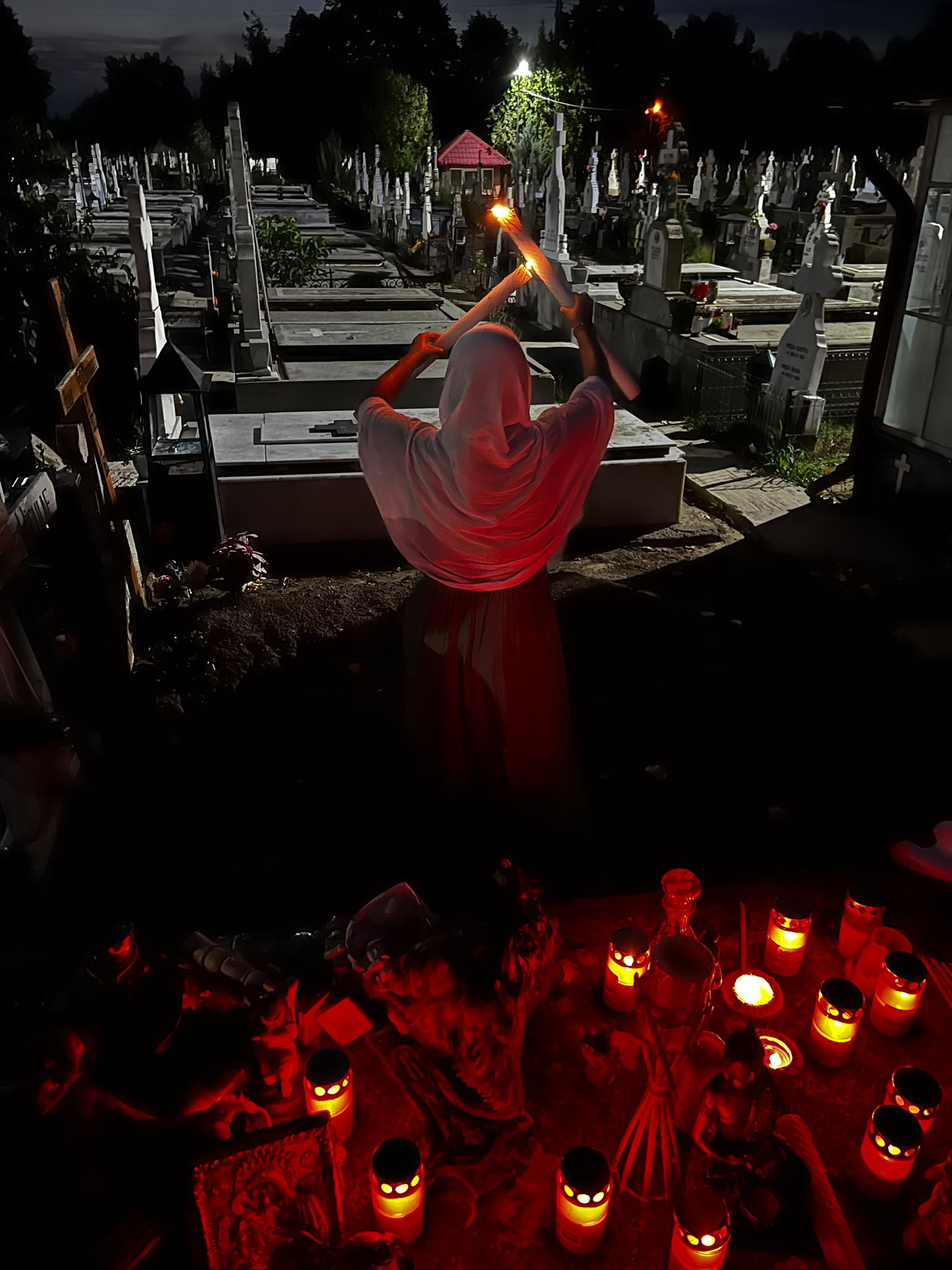 Ritual de tămăduire cu lumânări aprinse noaptea